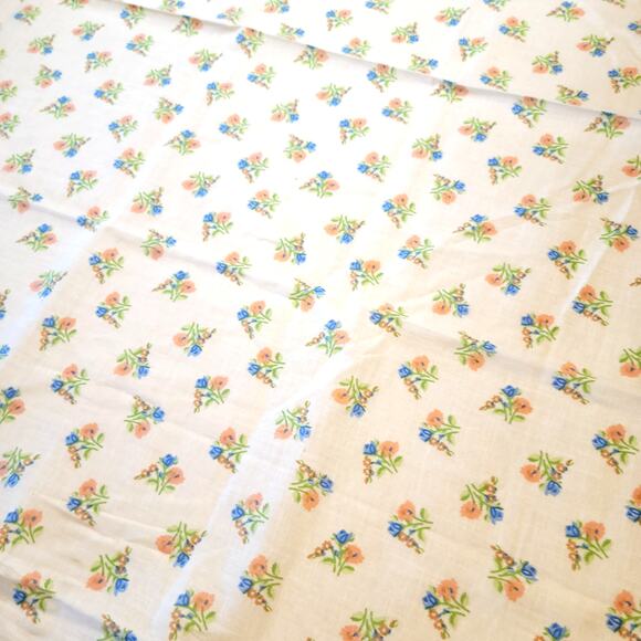 Small Floral Cotton Fabric 1yd x 46 Blue Peach Green Vintage Bouquet Print Craft - Picture 6 of 7